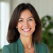 Portrait of Dr. Evelyn Lee, a certified nutritionist and NaturaVerdivale Pulse forum moderator.